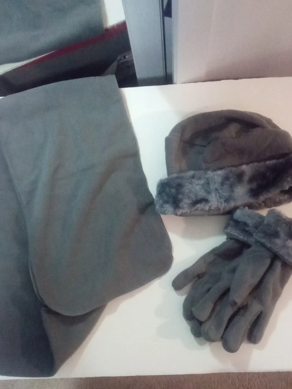 New 3 Piece Winter Hat Scarf Gloves OS Gray Faux Fur